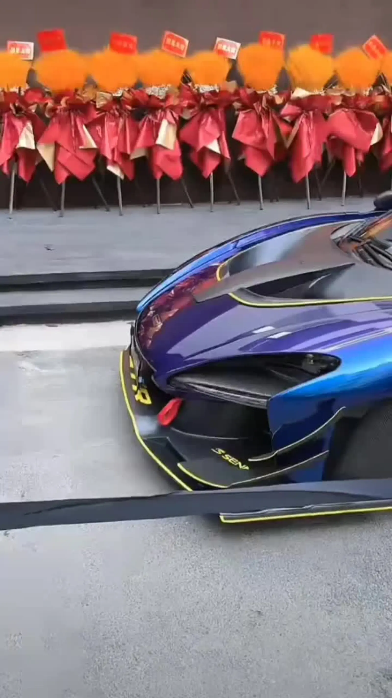 阿斯顿马丁碾压迈凯伦，塞恩斯关键制胜